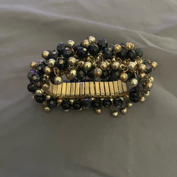 Elegant Black and Gold Beaded Bracelet - Picture 3 of 3